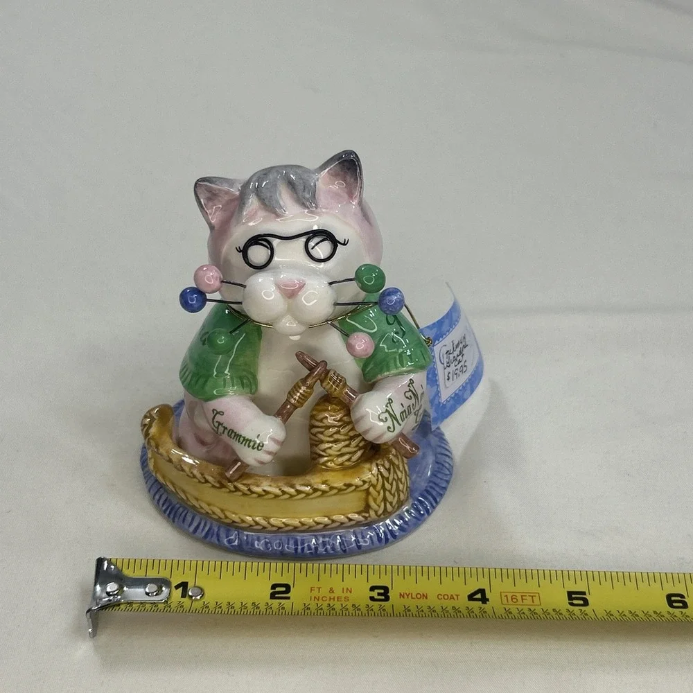 NIB WhimsiClay Amy LaCombe  Purrsonalized Grandma Cat Figurine Hip Cool Knitting